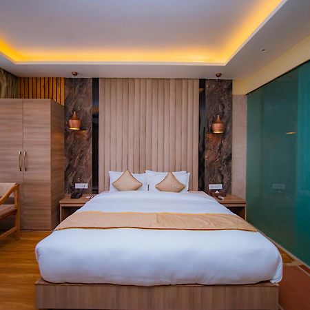 Temple Himalaya Hotel & Spa Pokhara Exteriör bild
