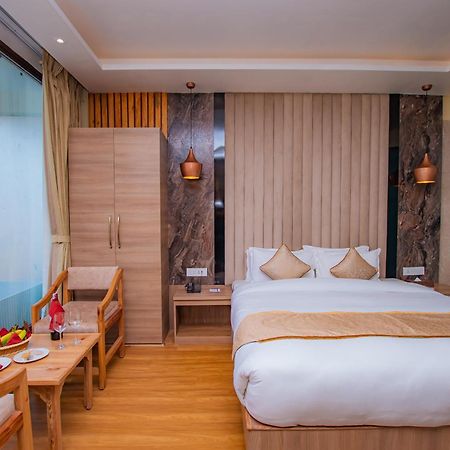 Temple Himalaya Hotel & Spa Pokhara Exteriör bild