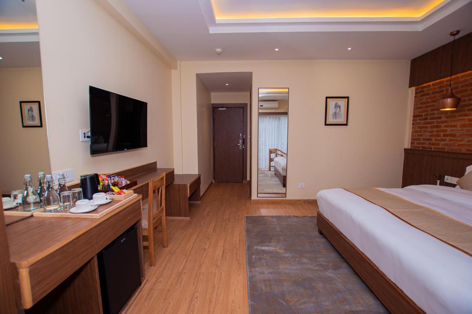 Temple Himalaya Hotel & Spa Pokhara Exteriör bild