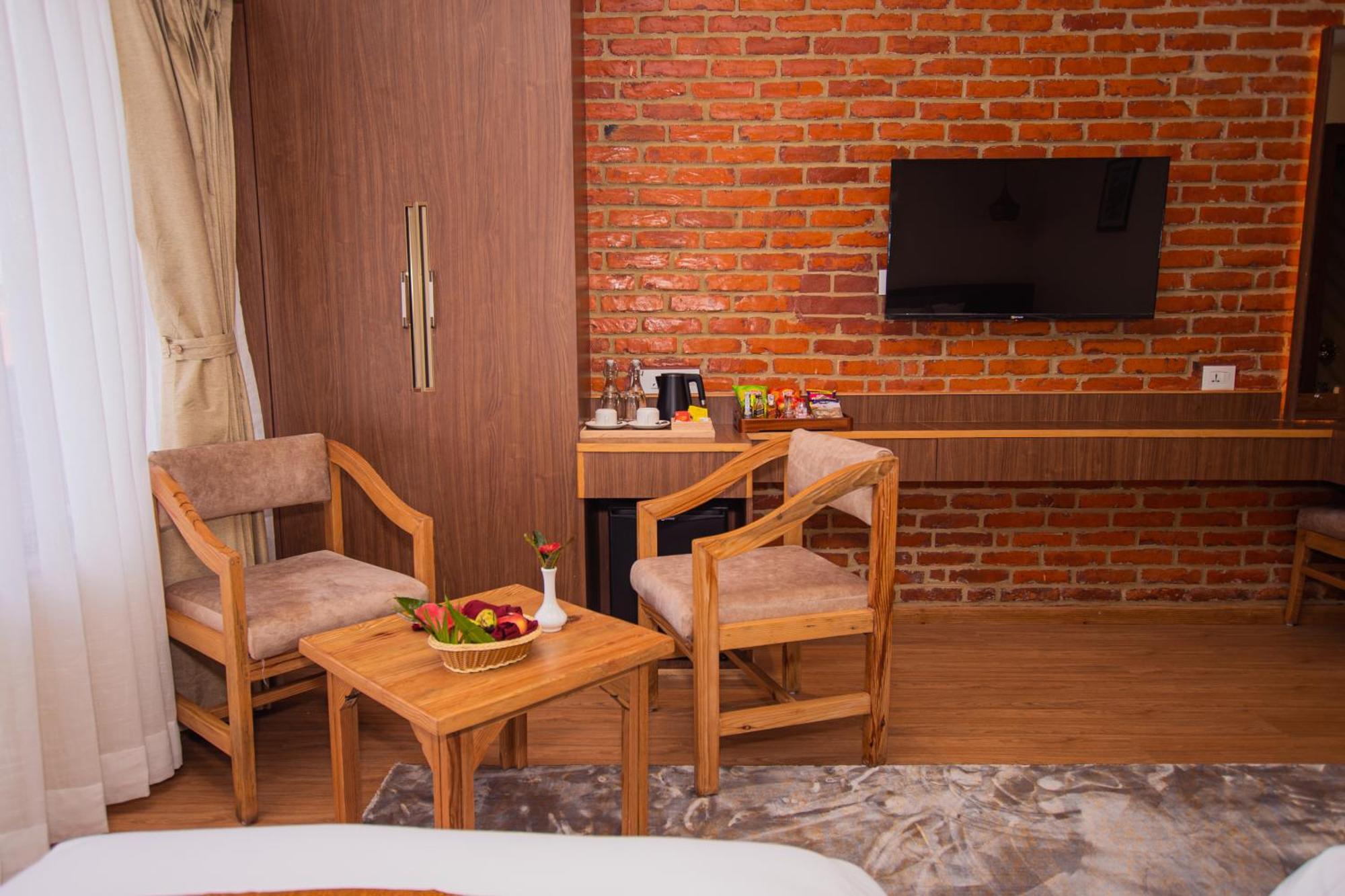 Temple Himalaya Hotel & Spa Pokhara Exteriör bild