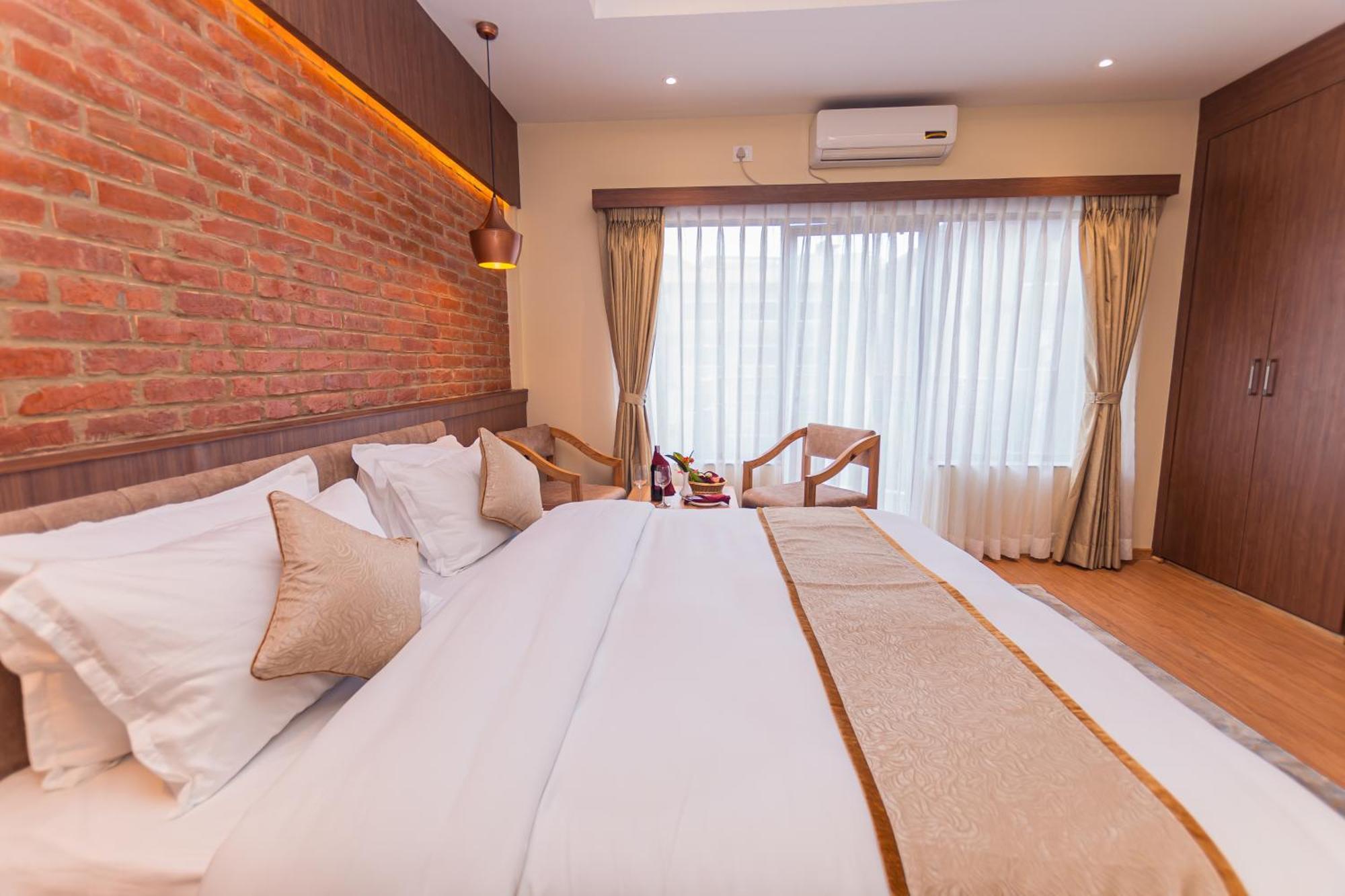 Temple Himalaya Hotel & Spa Pokhara Exteriör bild