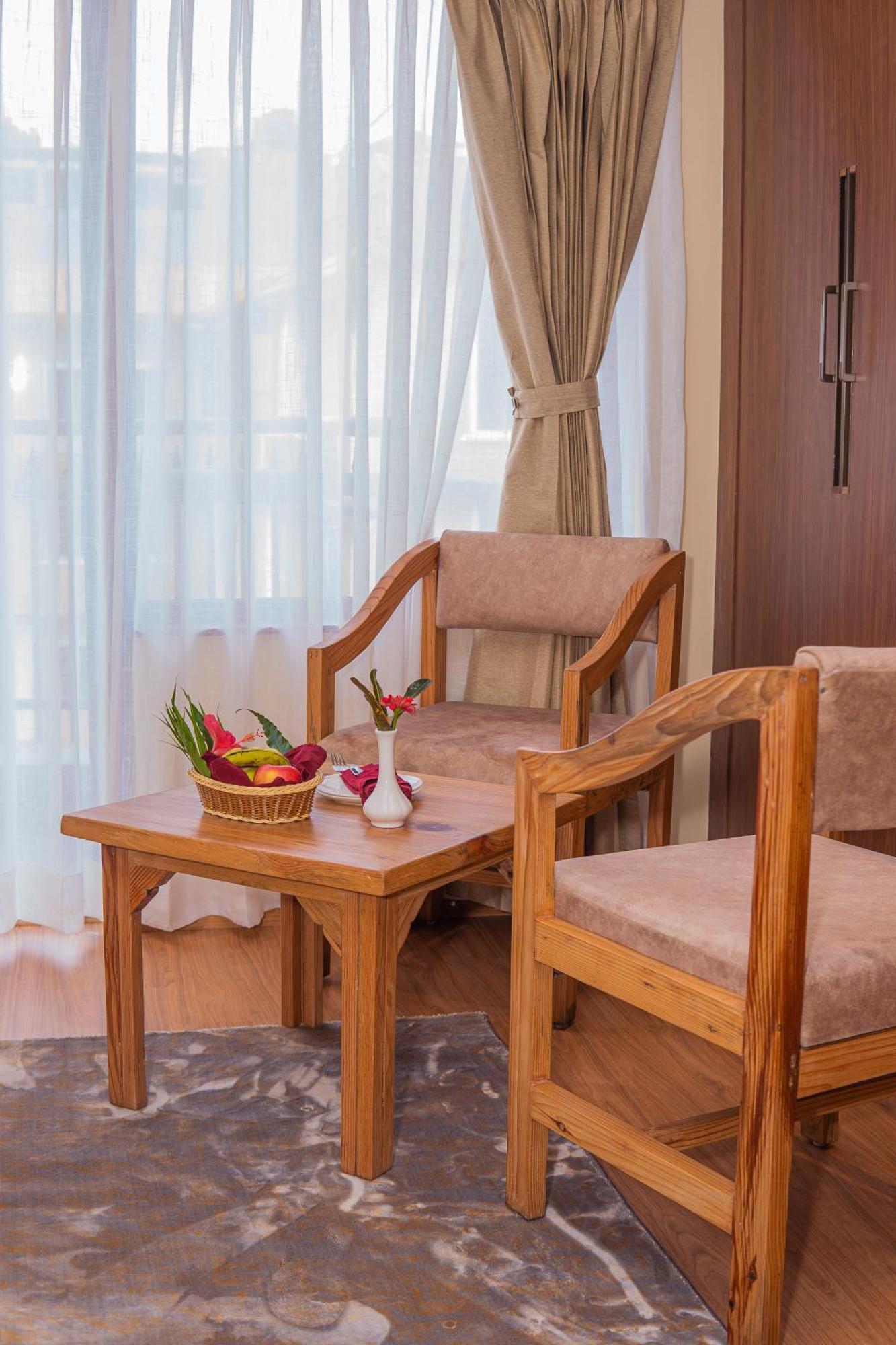 Temple Himalaya Hotel & Spa Pokhara Exteriör bild