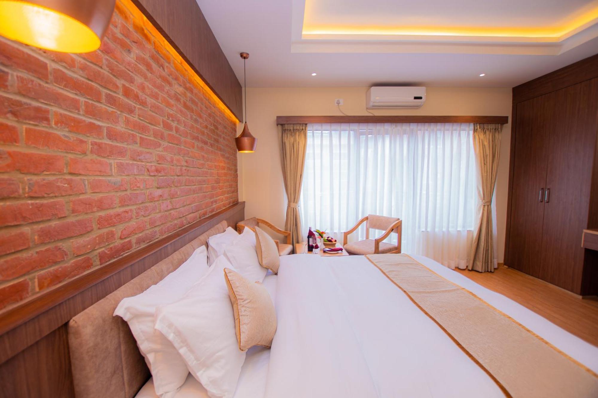 Temple Himalaya Hotel & Spa Pokhara Exteriör bild