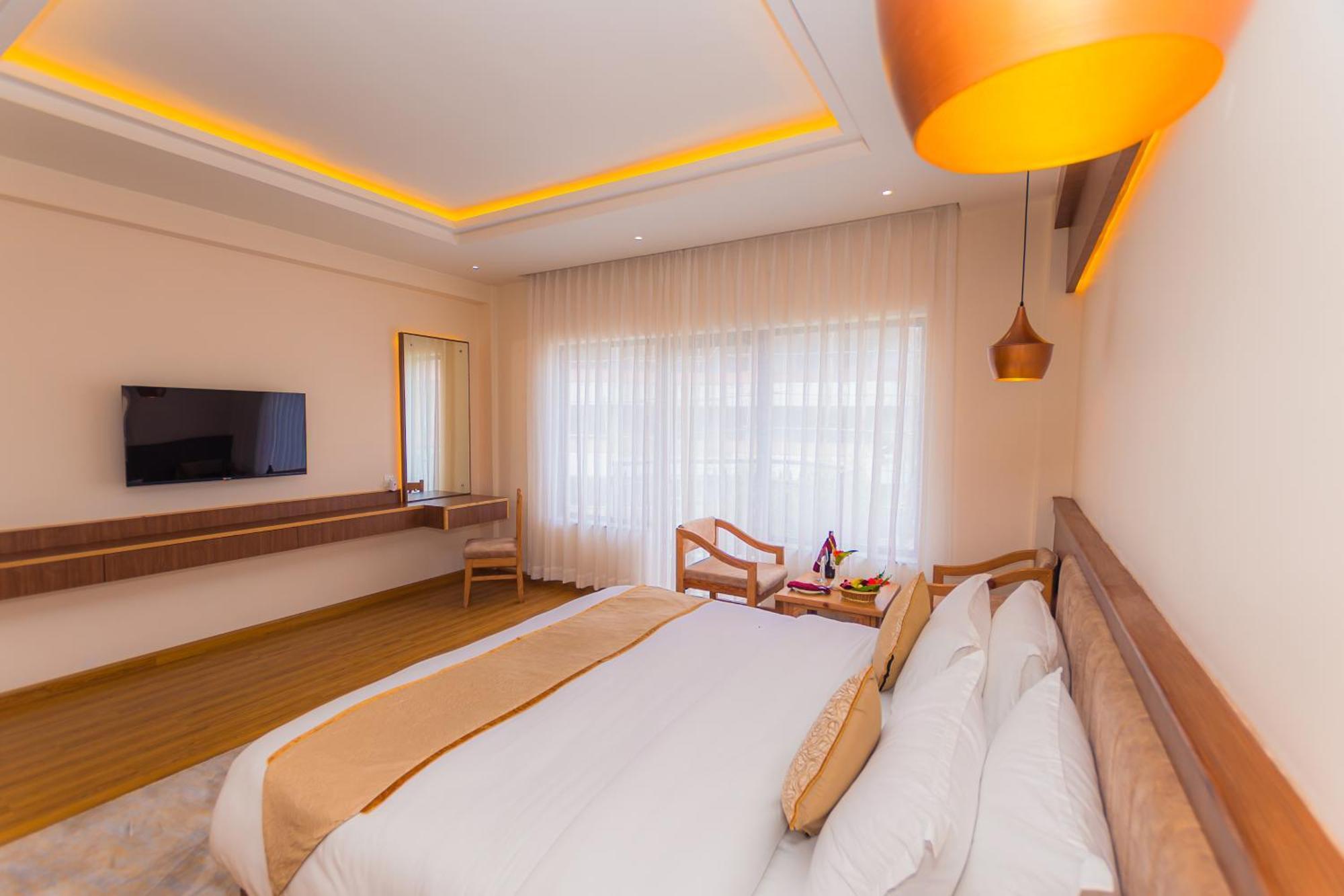 Temple Himalaya Hotel & Spa Pokhara Exteriör bild
