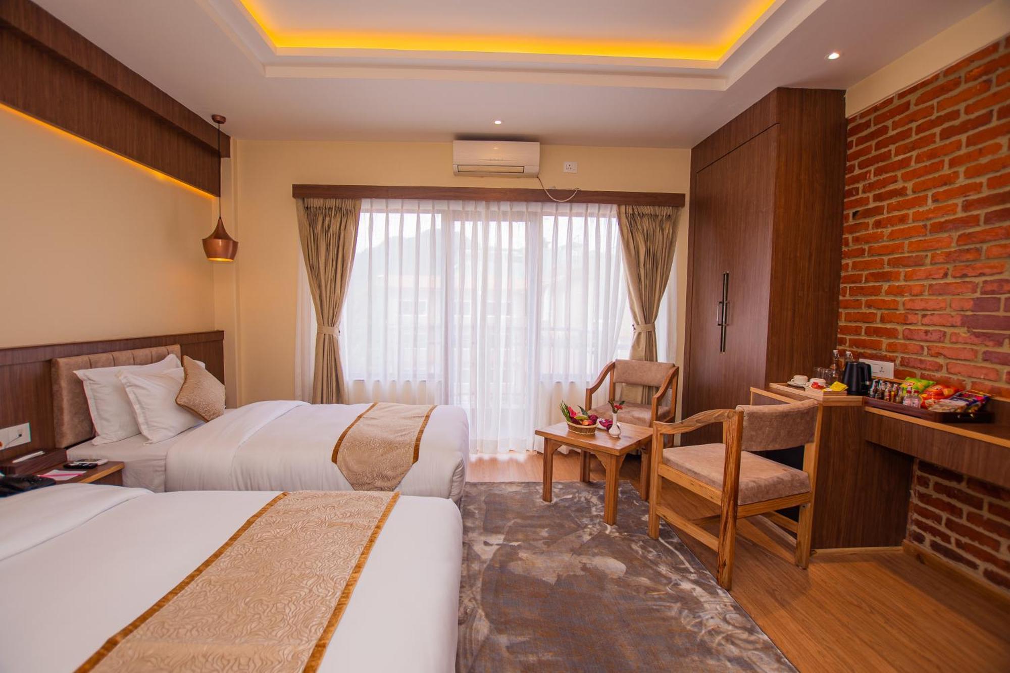 Temple Himalaya Hotel & Spa Pokhara Exteriör bild
