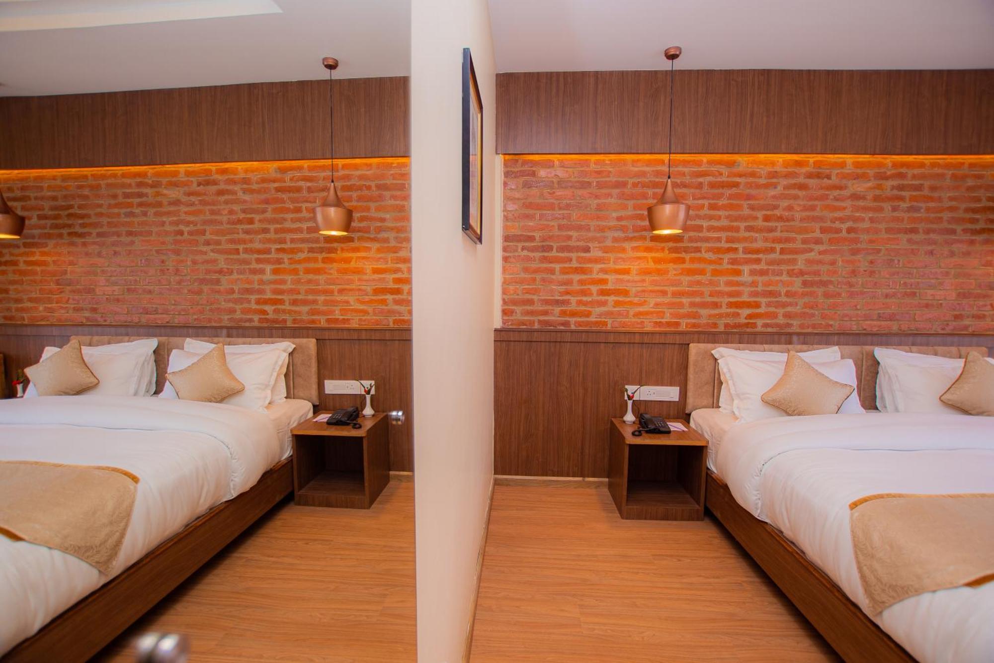 Temple Himalaya Hotel & Spa Pokhara Exteriör bild