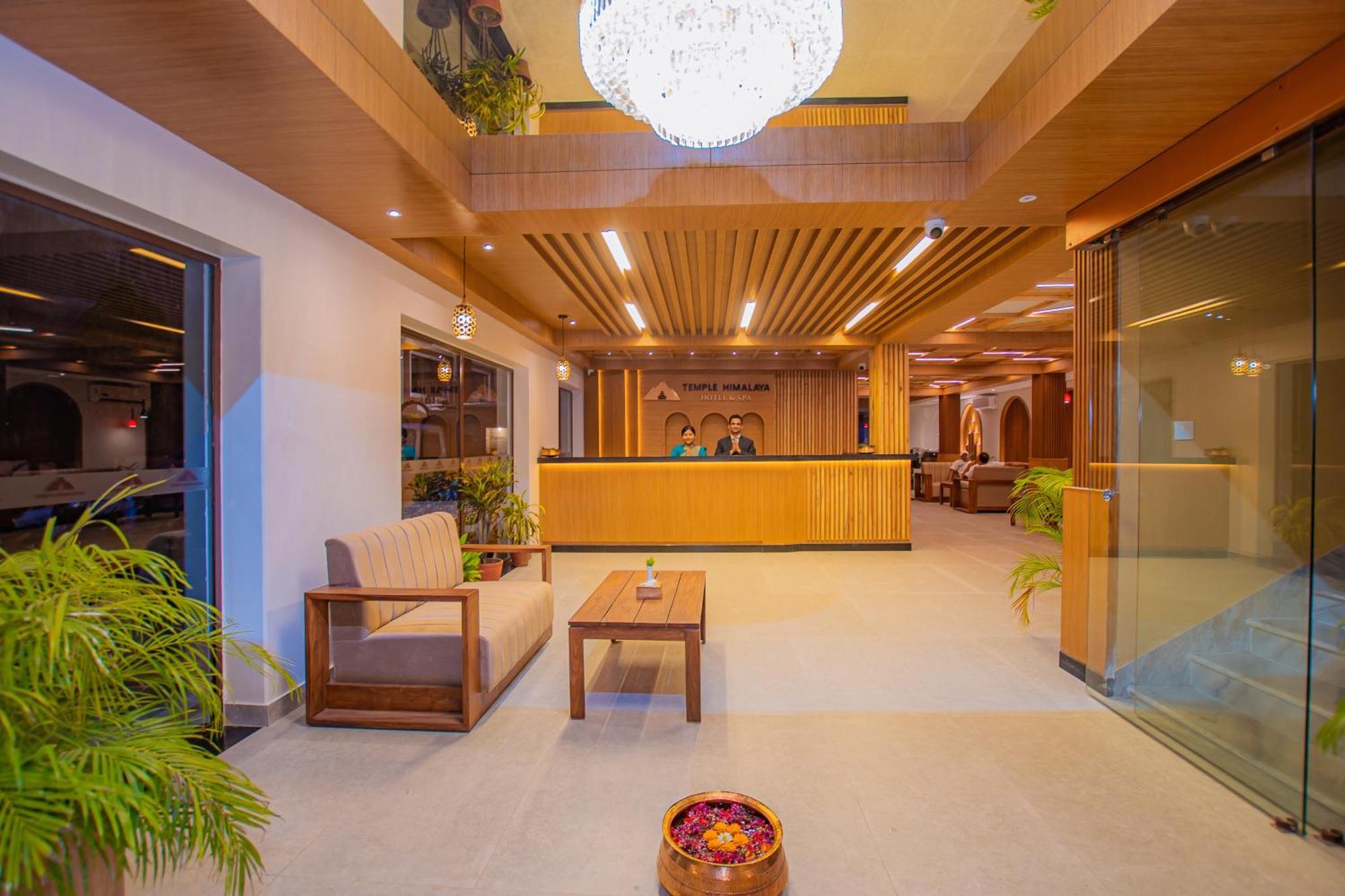 Temple Himalaya Hotel & Spa Pokhara Exteriör bild