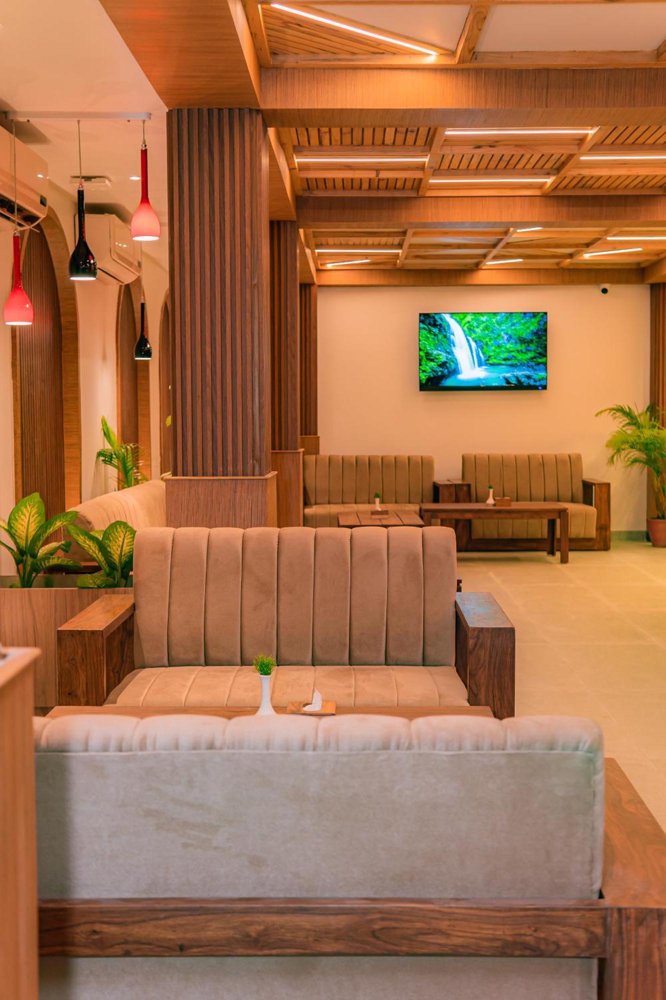 Temple Himalaya Hotel & Spa Pokhara Exteriör bild