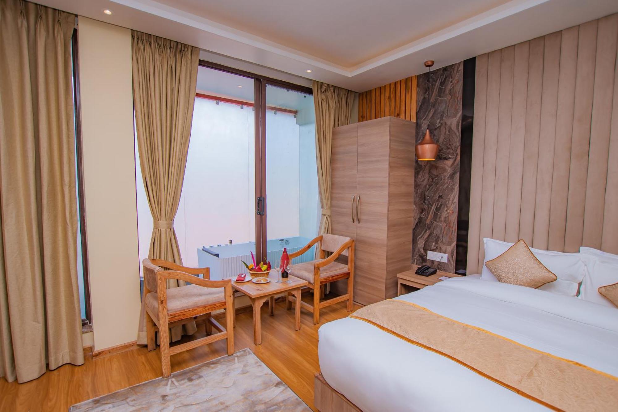 Temple Himalaya Hotel & Spa Pokhara Exteriör bild