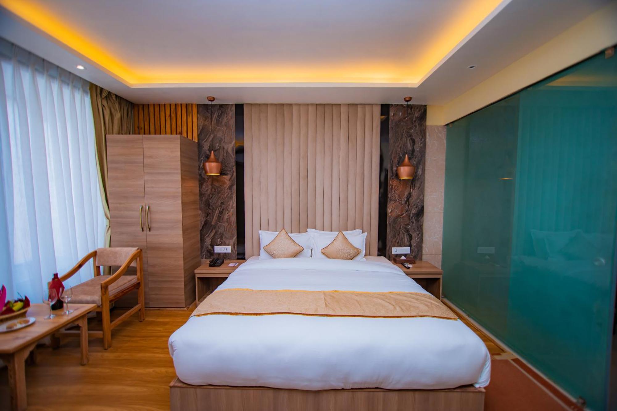 Temple Himalaya Hotel & Spa Pokhara Exteriör bild
