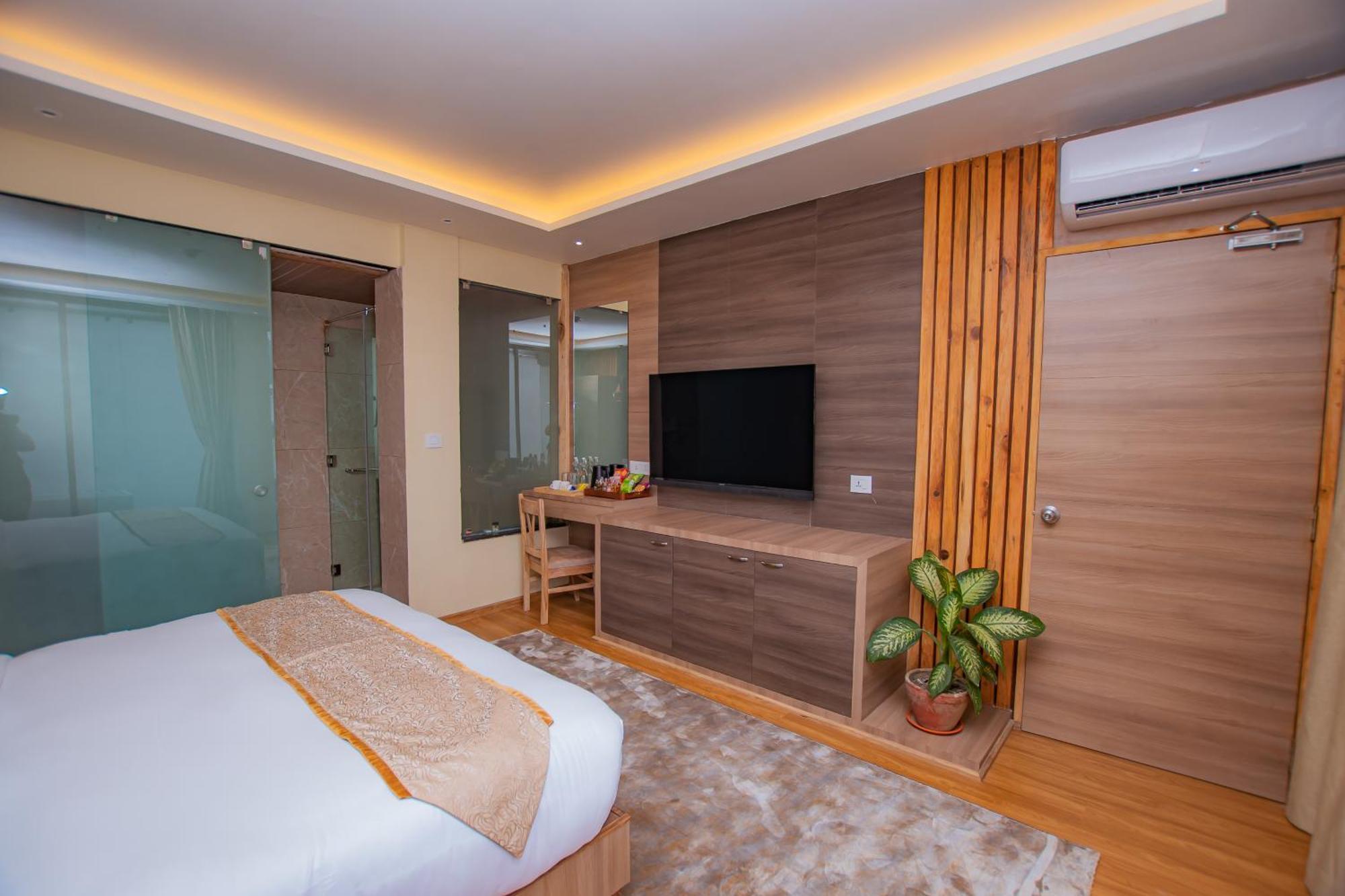 Temple Himalaya Hotel & Spa Pokhara Exteriör bild