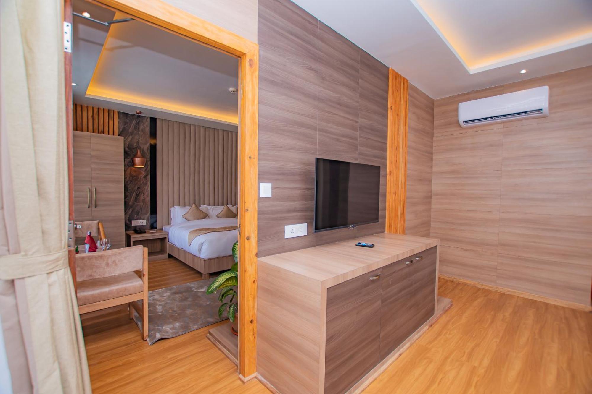 Temple Himalaya Hotel & Spa Pokhara Exteriör bild