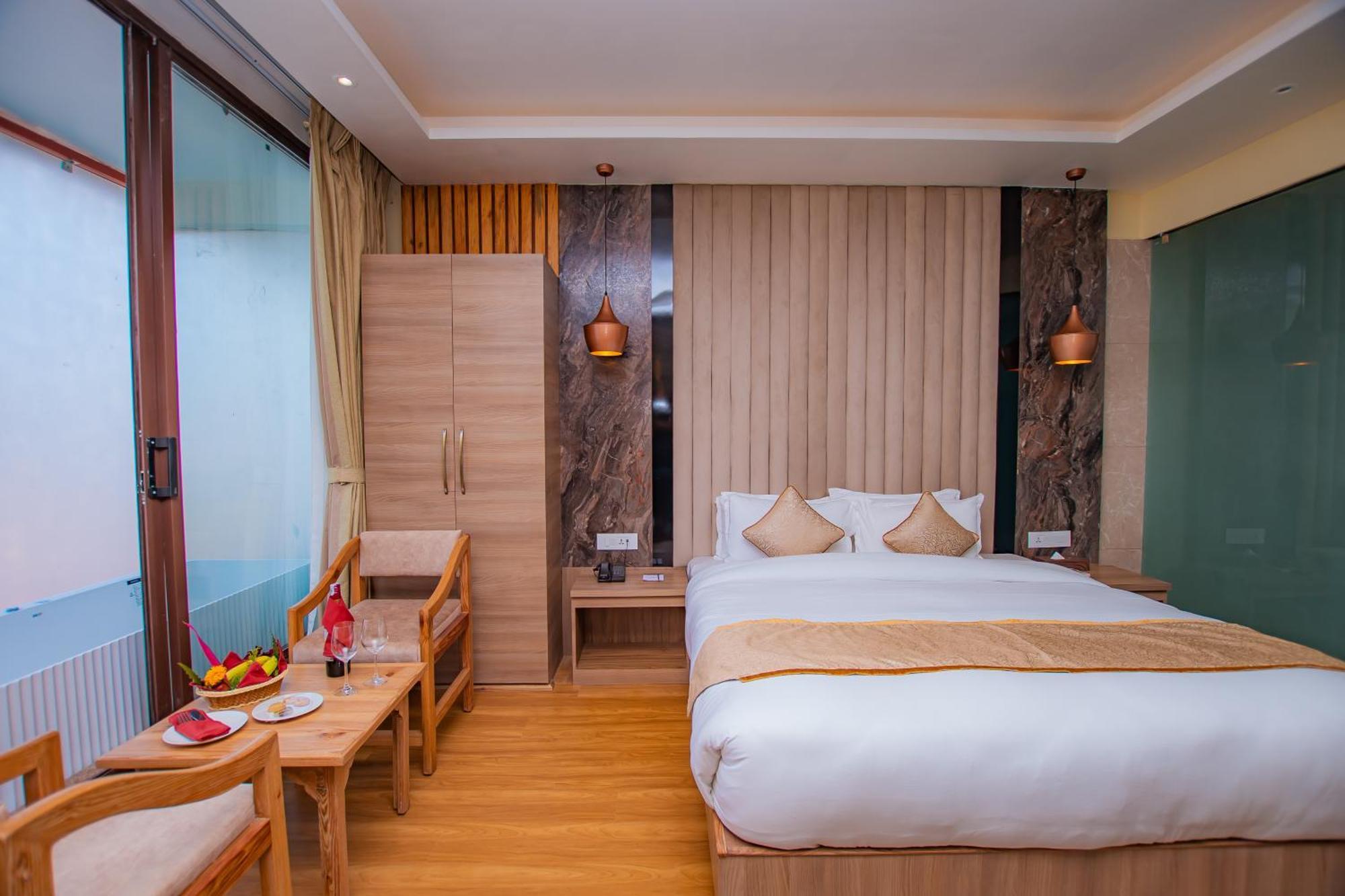 Temple Himalaya Hotel & Spa Pokhara Exteriör bild