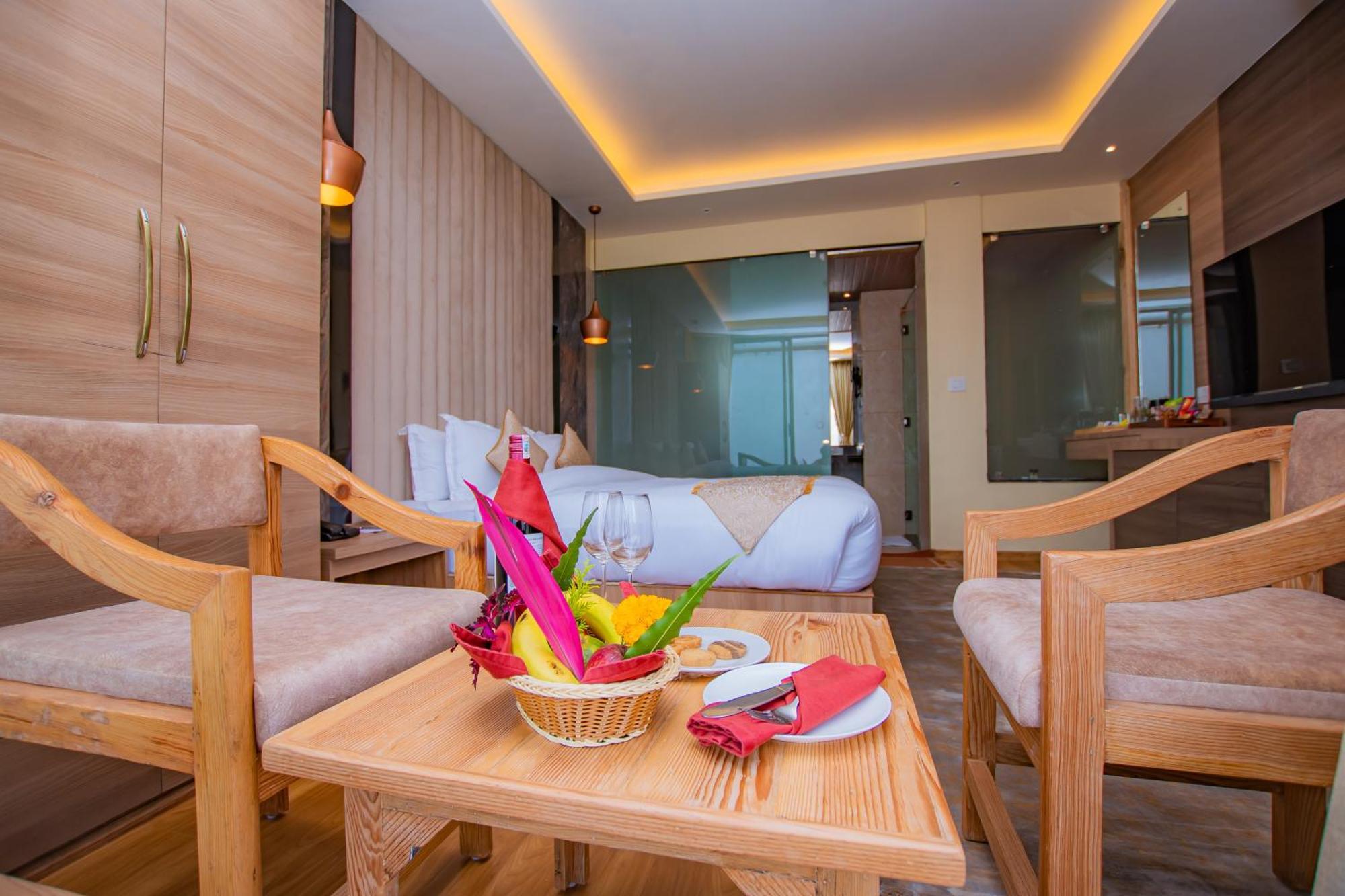 Temple Himalaya Hotel & Spa Pokhara Exteriör bild