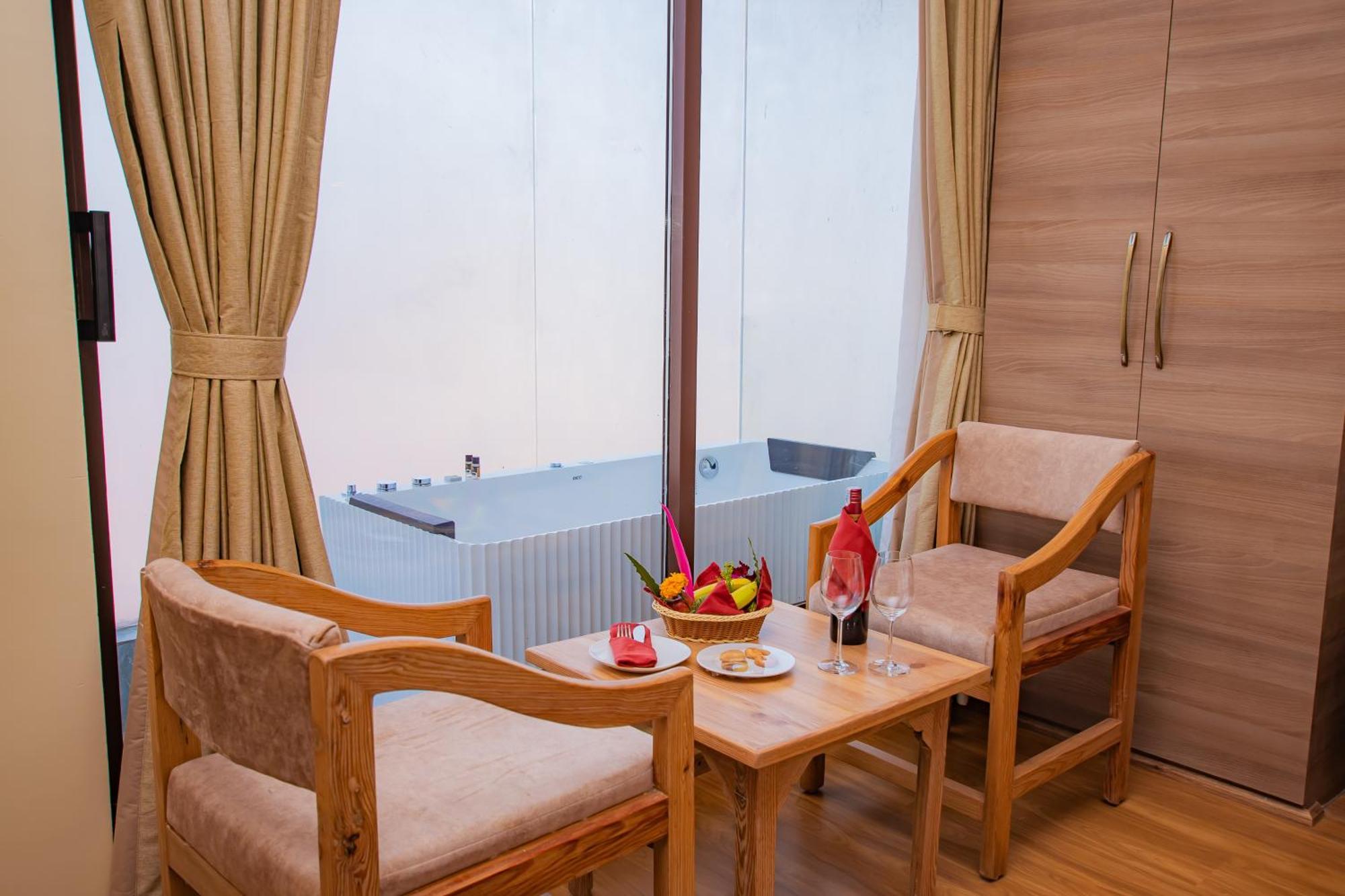 Temple Himalaya Hotel & Spa Pokhara Exteriör bild