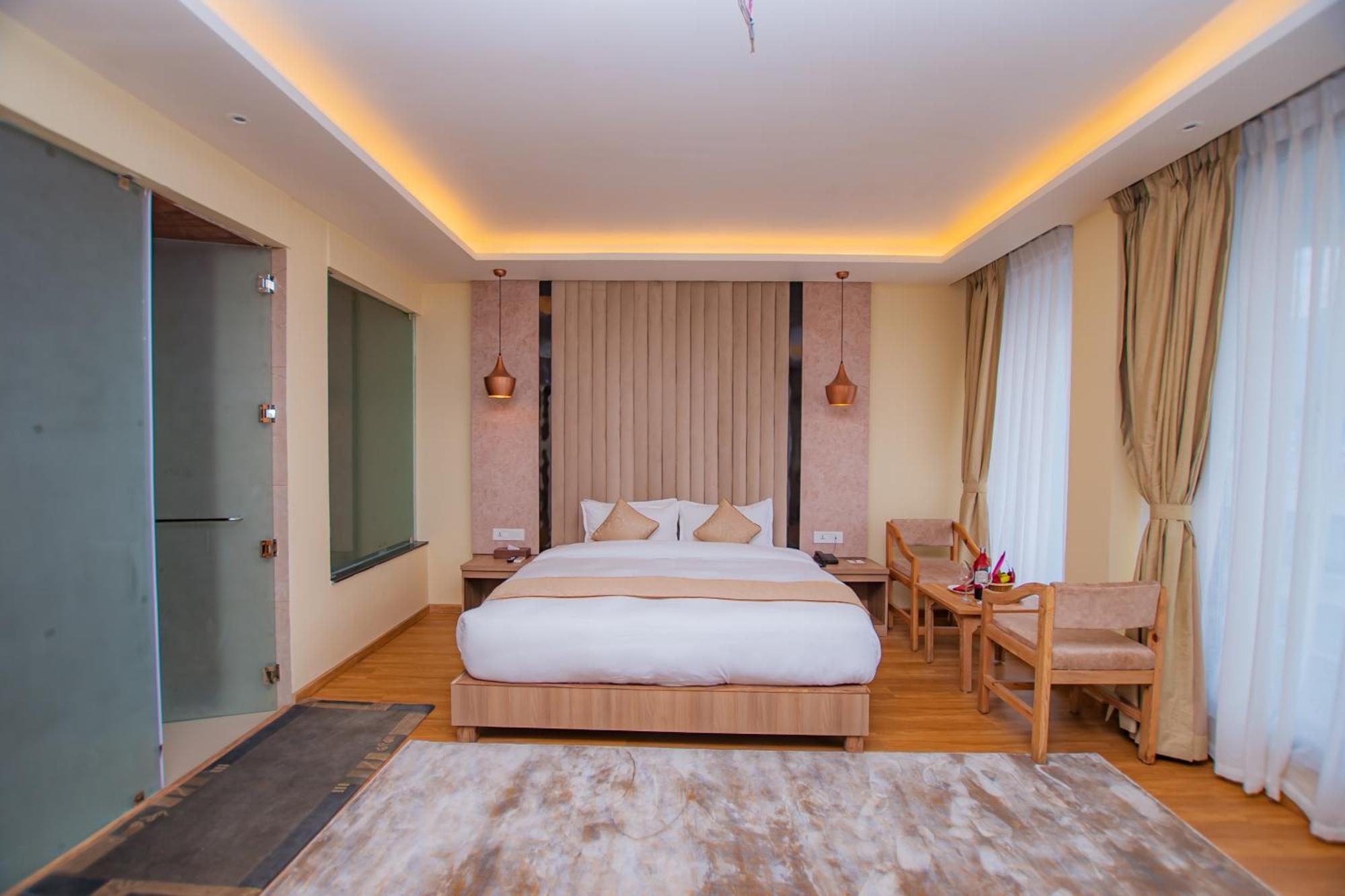 Temple Himalaya Hotel & Spa Pokhara Exteriör bild
