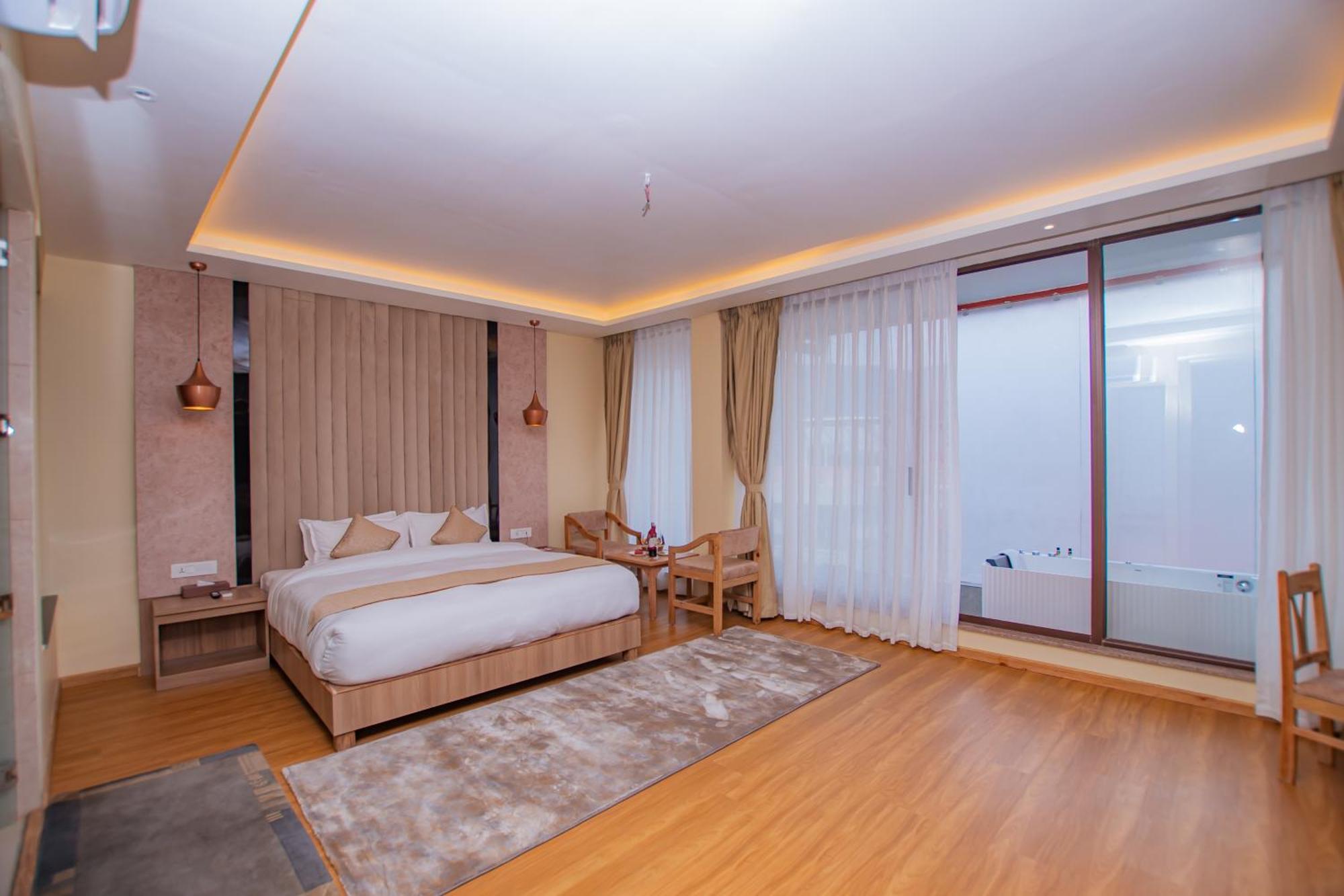 Temple Himalaya Hotel & Spa Pokhara Exteriör bild