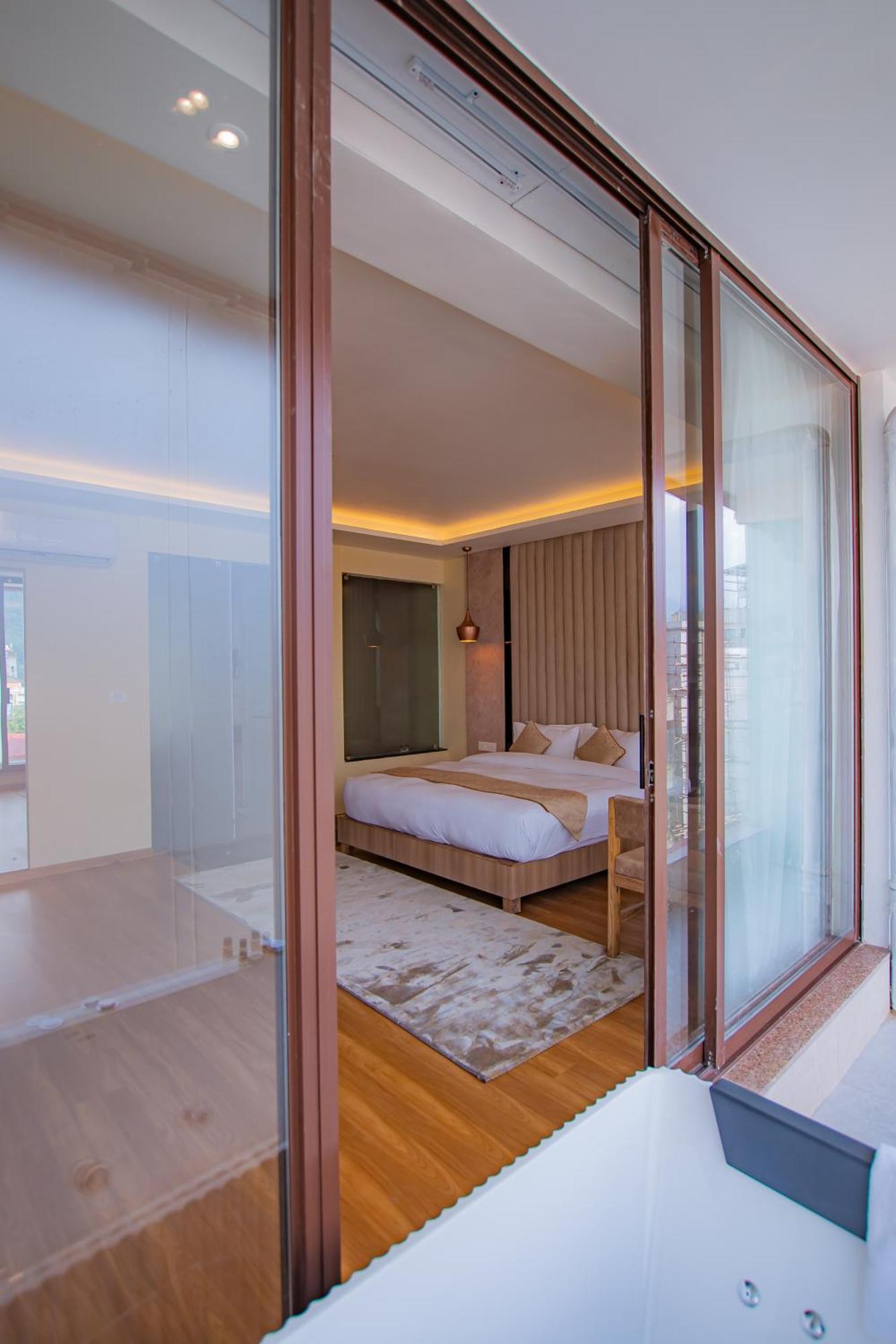 Temple Himalaya Hotel & Spa Pokhara Exteriör bild